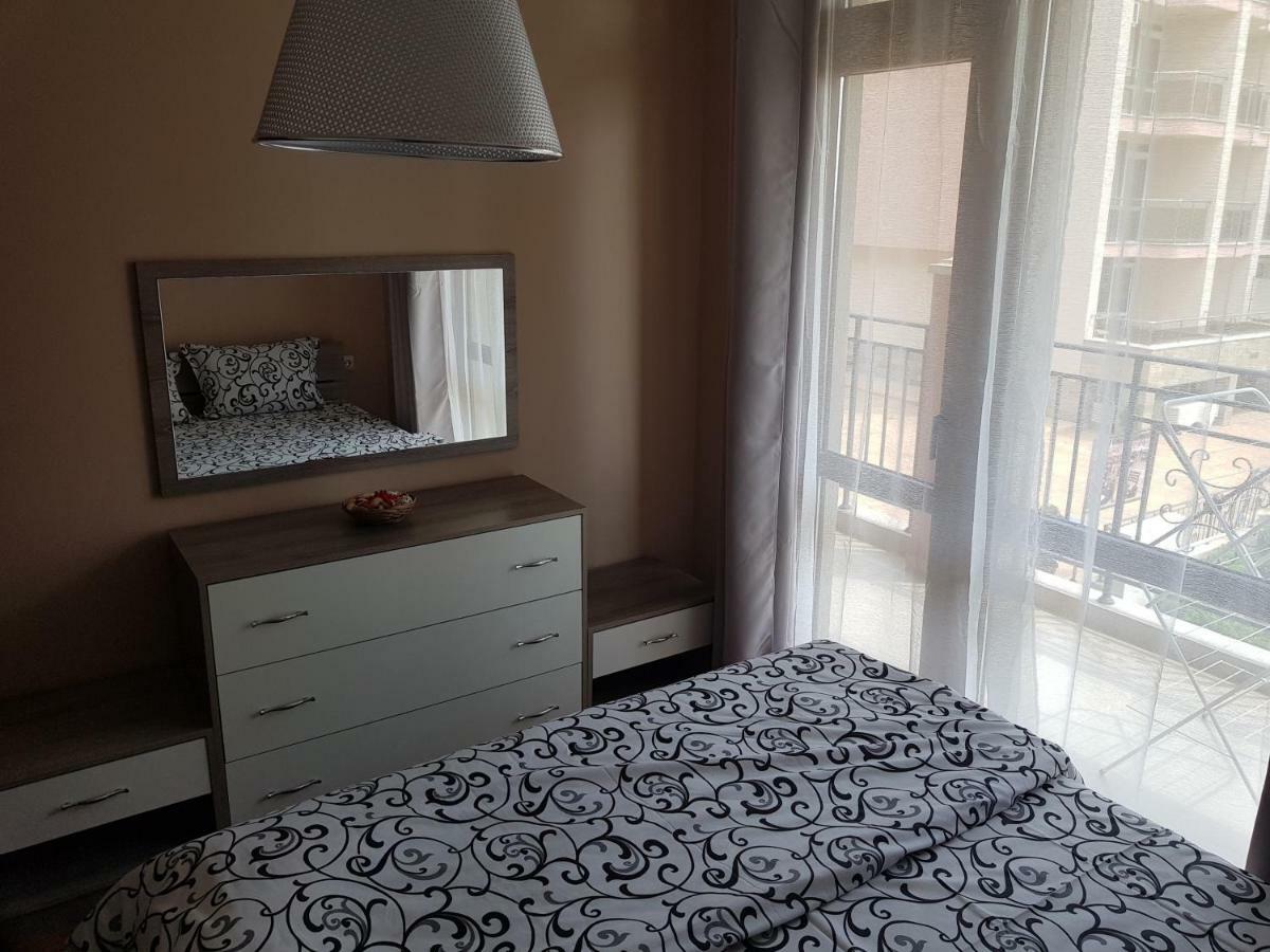 Victorio Lux Apartments Свети Влас Екстериор снимка